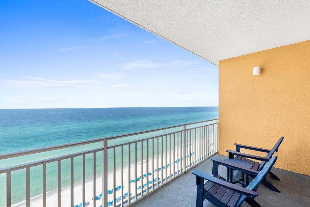 One-Bedroom Apartment with Sea View - 904E interior